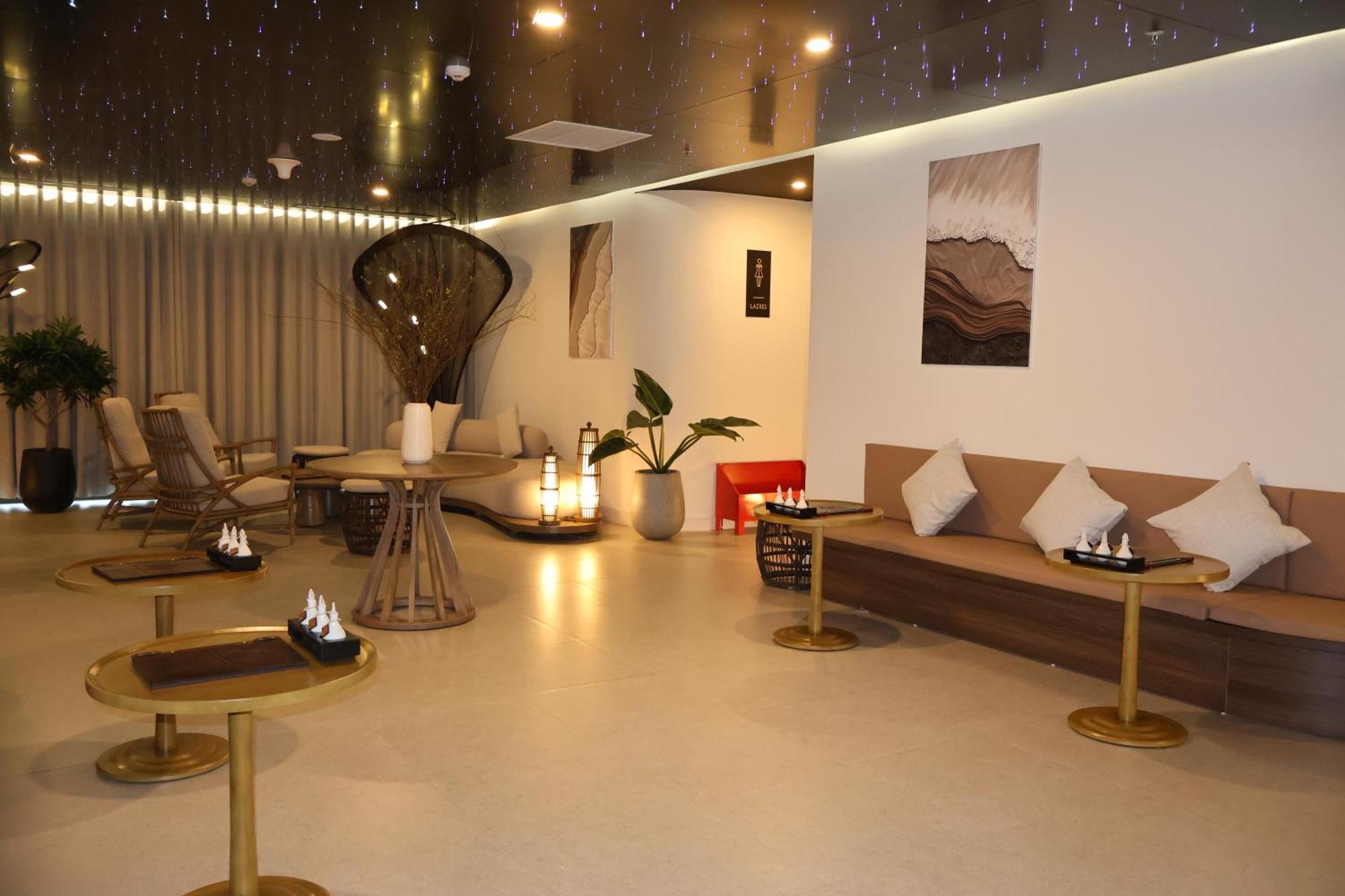 Aquamarine Beachfront Resort & Spa קאם ראן מראה חיצוני תמונה